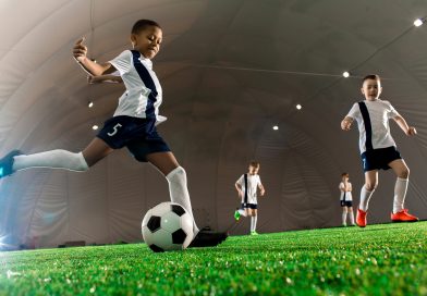 Stroje piłkarskie – jak wybrać najlepszą odzież sportową?
